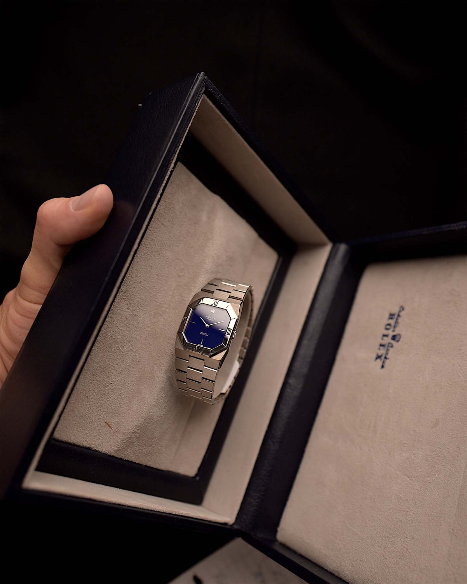 Royal Blue Moon Classic H67s Attraction View (7-A Quality)