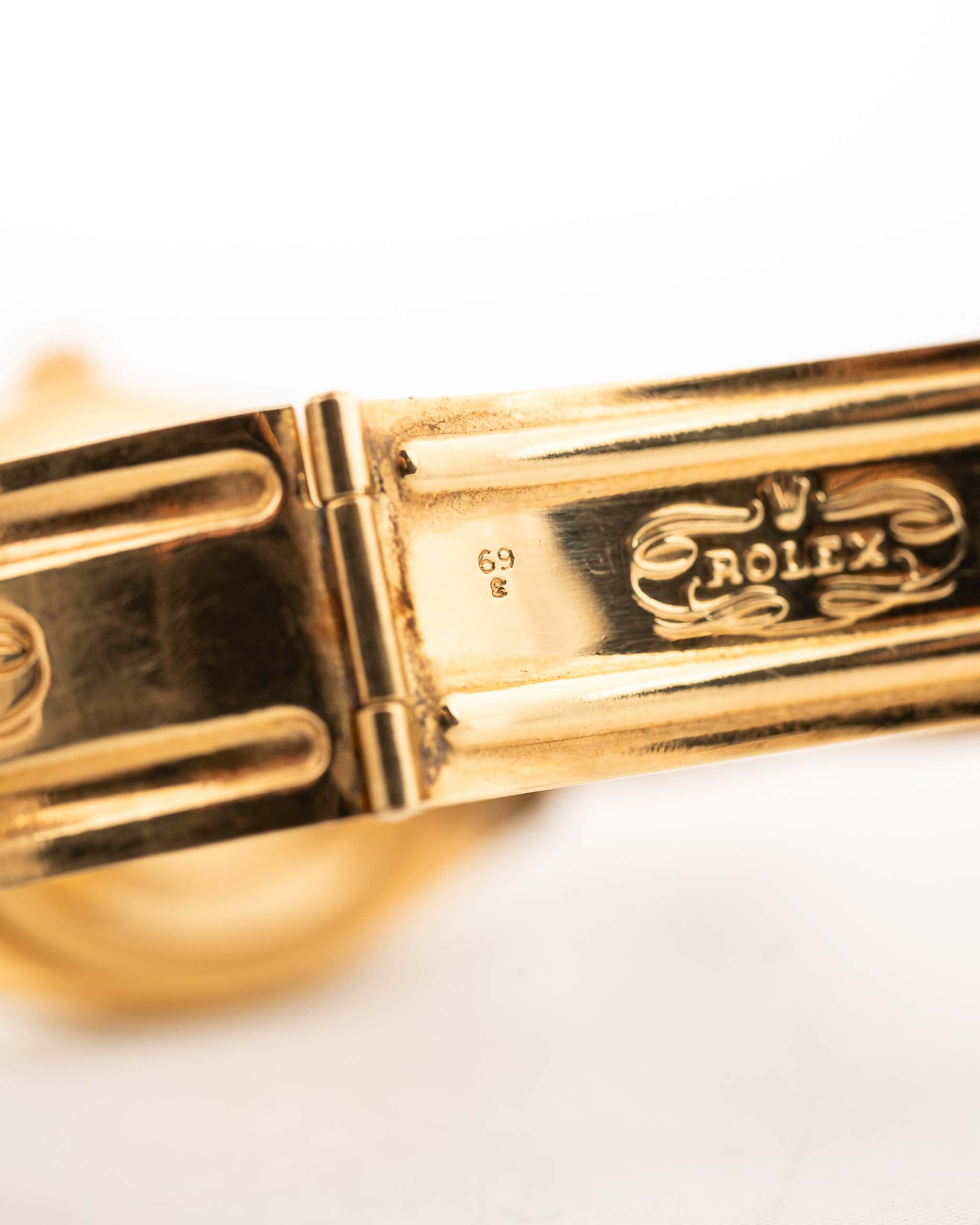 Royal Smoky  Black Glit Live Attraction AMG 1601 18k Gold (7-A Quality)