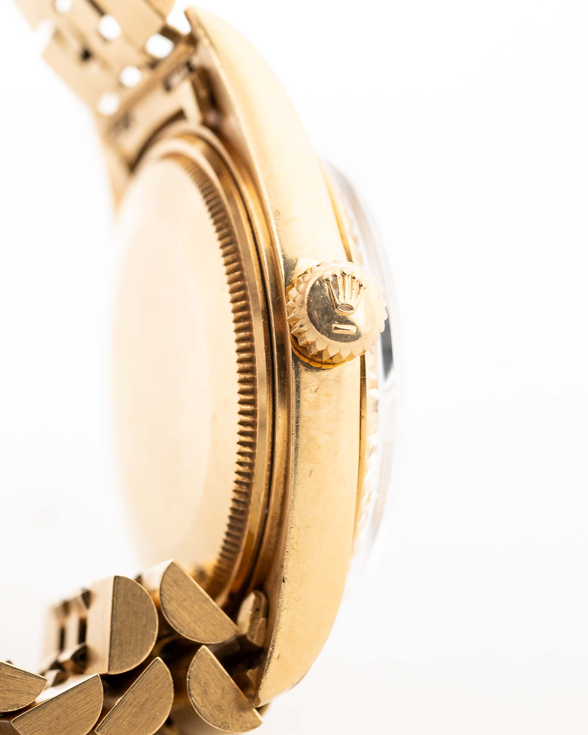 Royal Smoky  Black Glit Live Attraction AMG 1601 18k Gold (7-A Quality)