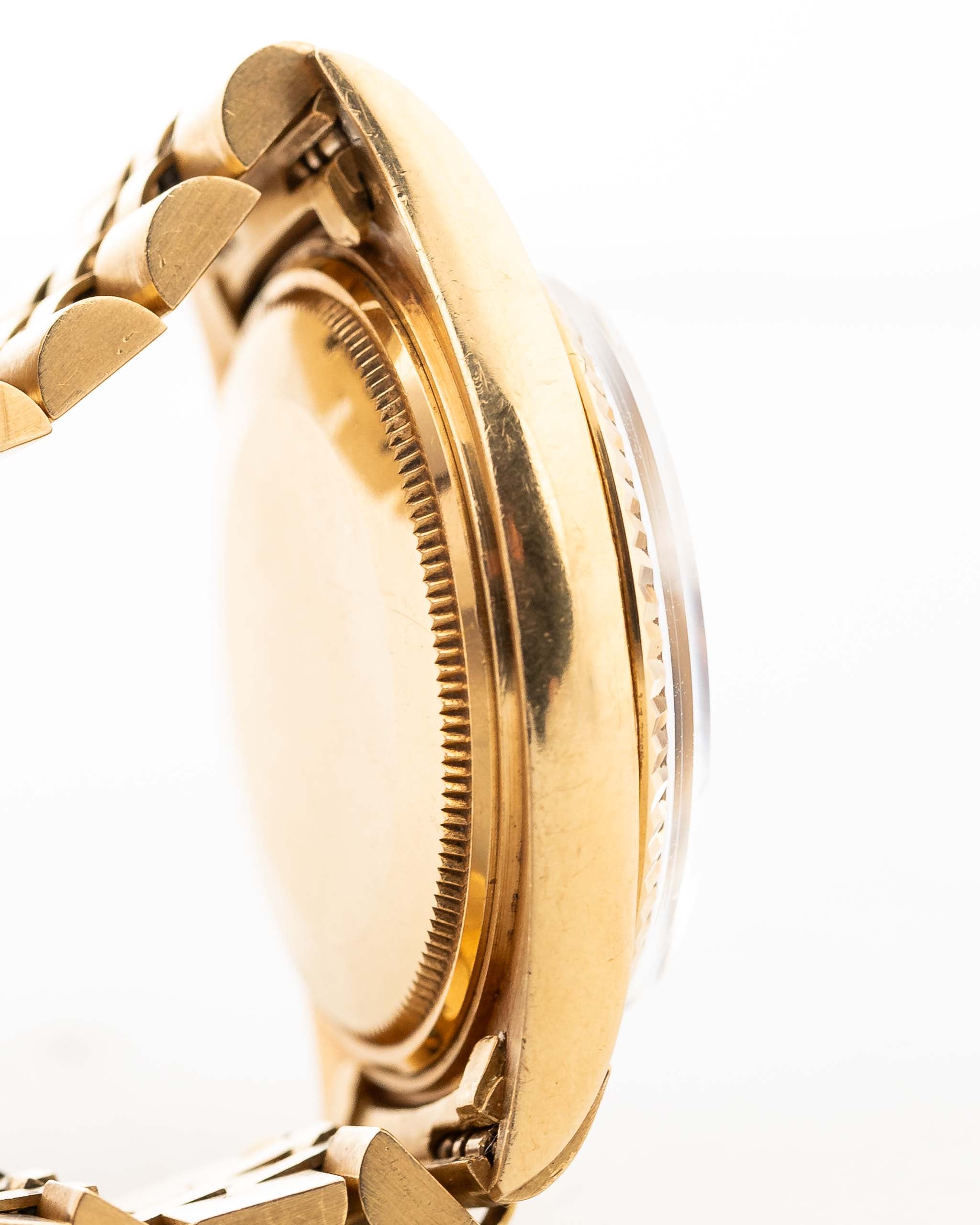 Royal Smoky  Black Glit Live Attraction AMG 1601 18k Gold (7-A Quality)