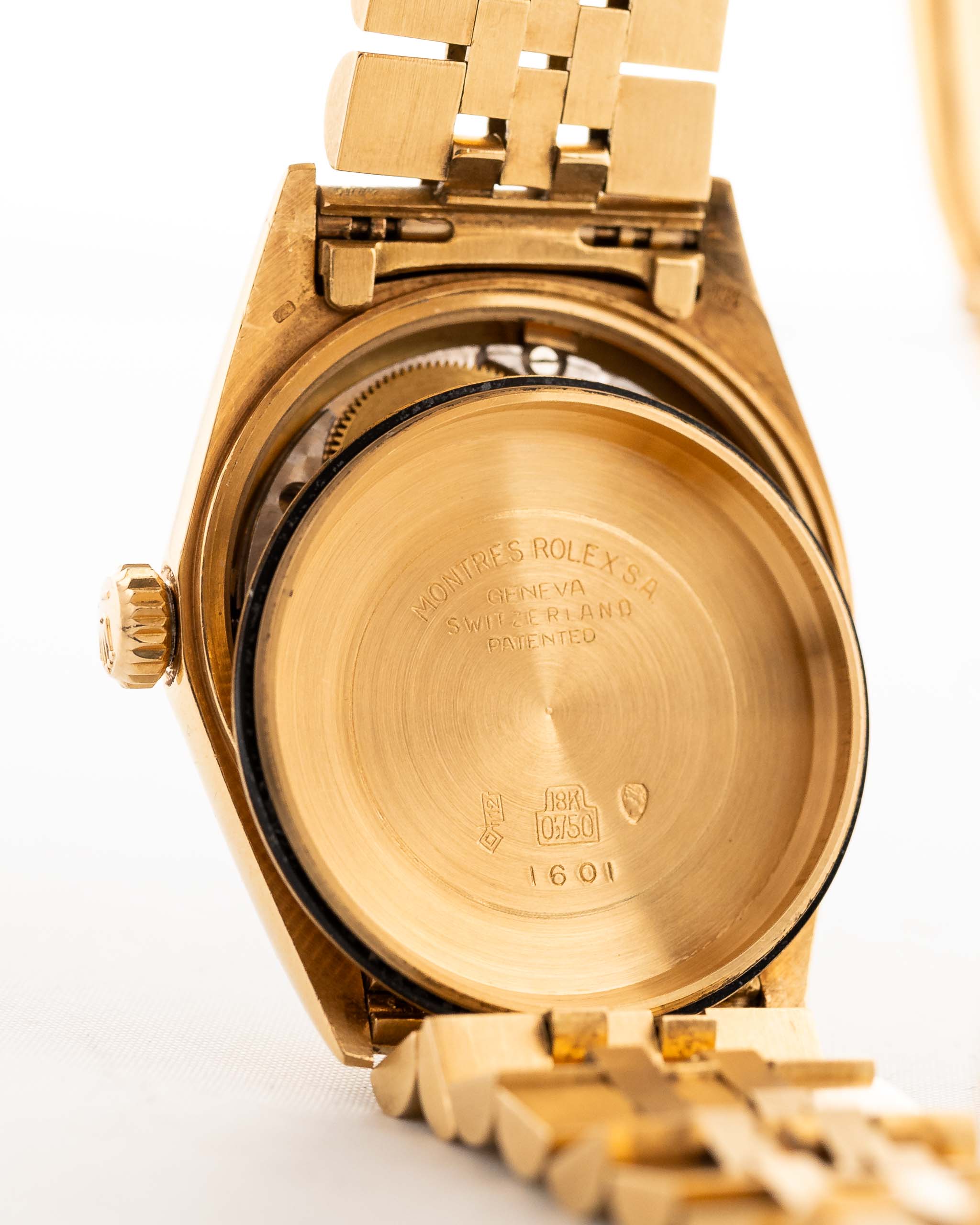 Royal Smoky  Black Glit Live Attraction AMG 1601 18k Gold (7-A Quality)