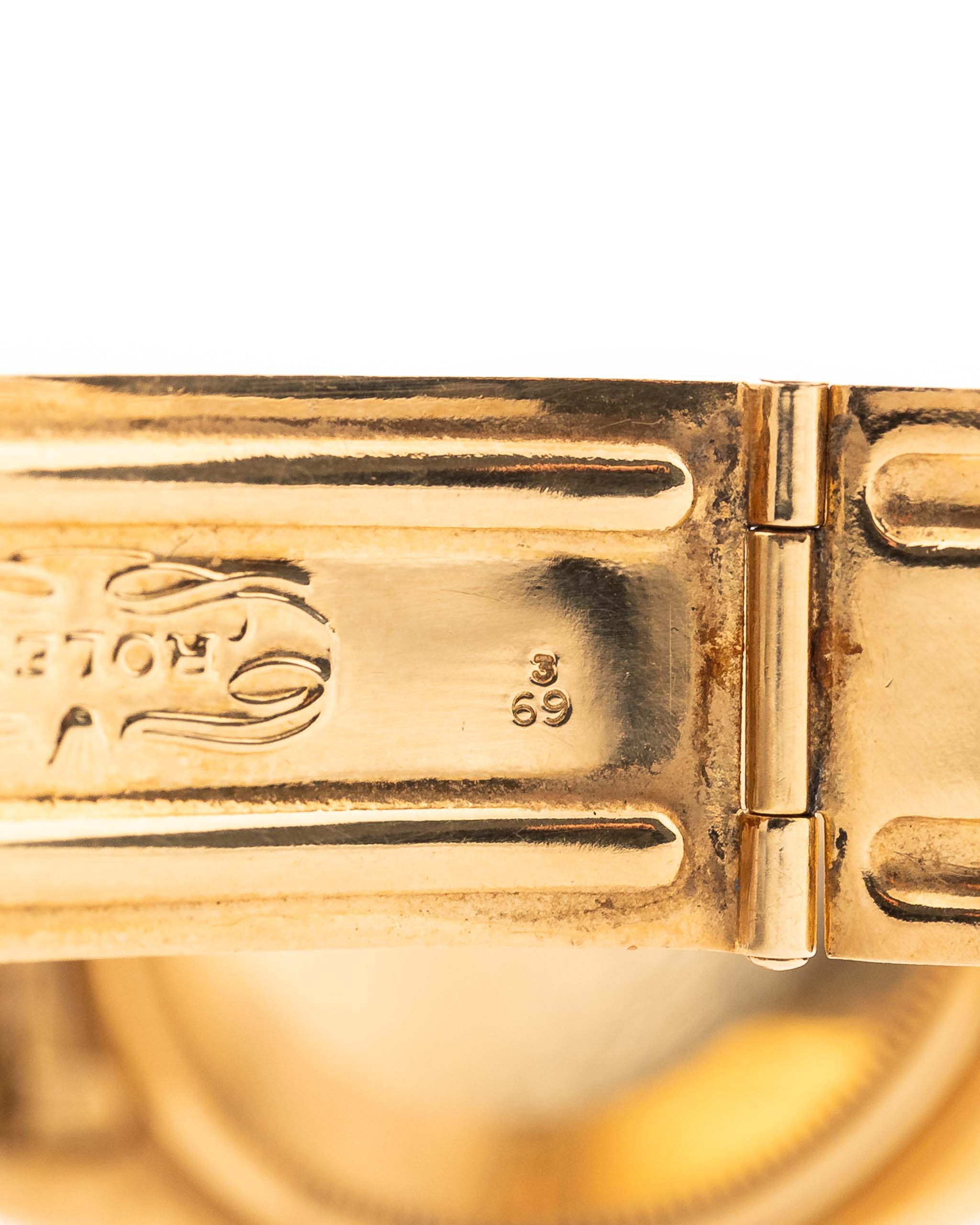 Royal Smoky  Black Glit Live Attraction AMG 1601 18k Gold (7-A Quality)